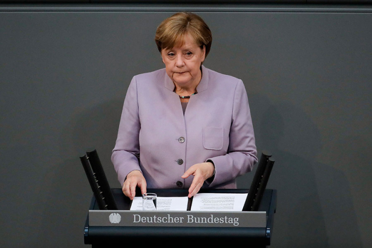 Merkel: Makron će biti jak predsjednik