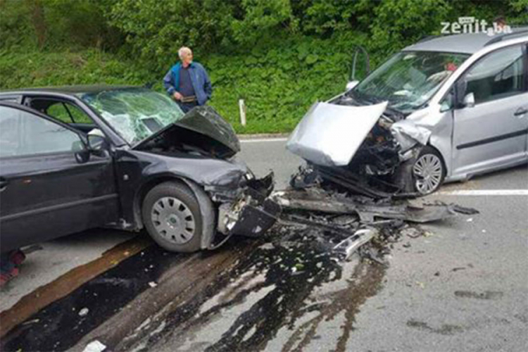Četvoro povrijeđeno u sudaru kod Zenice