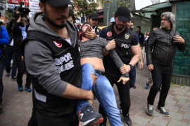 Suzavac na prvomajskom protestu u Istanbulu
