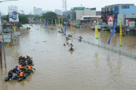 U poplavama u Indoneziji poginulo 13 ljudi