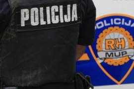 Učenik pored škole postavio bombu