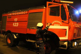 Vatrogasci spasili ženu i dvoje djece iz kuće u plamenu