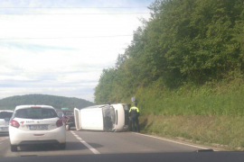 Sudar kombija i lade nive kod Prijedora, suvozač u bolnici