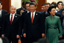 Putin sam za stolom na večeri kod kineskog predsjednika