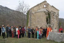 Nisu se vratili na ognjišta, ali obnavljaju crkvu