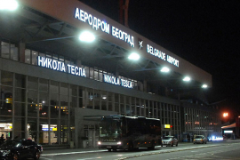 Zbog smrti putnika avion prinudno sletio u Beograd