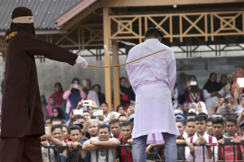 Dvojica homoseksualaca osuđeni na batine u Indoneziji