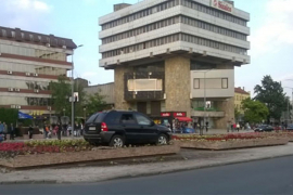 Parkirao automobil u cvijeće