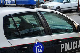 Dvoje mrtvih u sudaru kamiona i auta