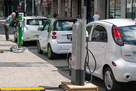 Bloomberg: Električni automobili jeftiniji od "tradicionalnih" 2025.
