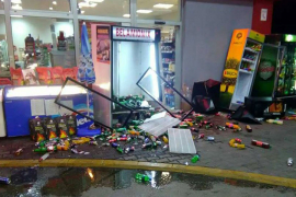 Konobar se zaletio autom u benzinsku pumpu i spriječio pljačku