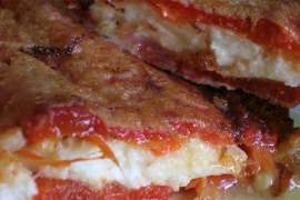 Pohovane crvene paprike sa feta sirom