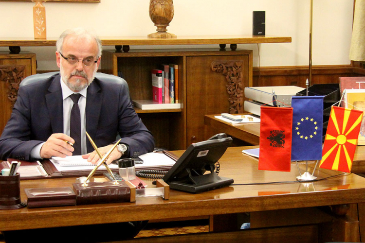 Džaferi preuzeo funkciju predsjednika Sobranja, unio albansku zastavu u kabinet