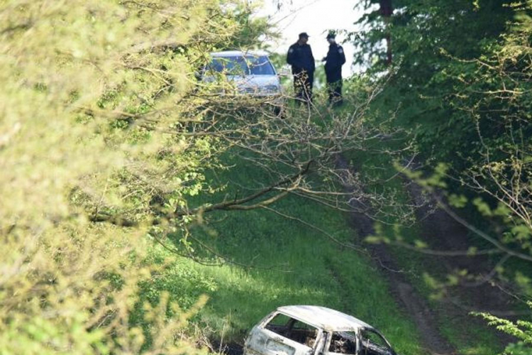 Pronađen spaljen automobil i leš u njemu