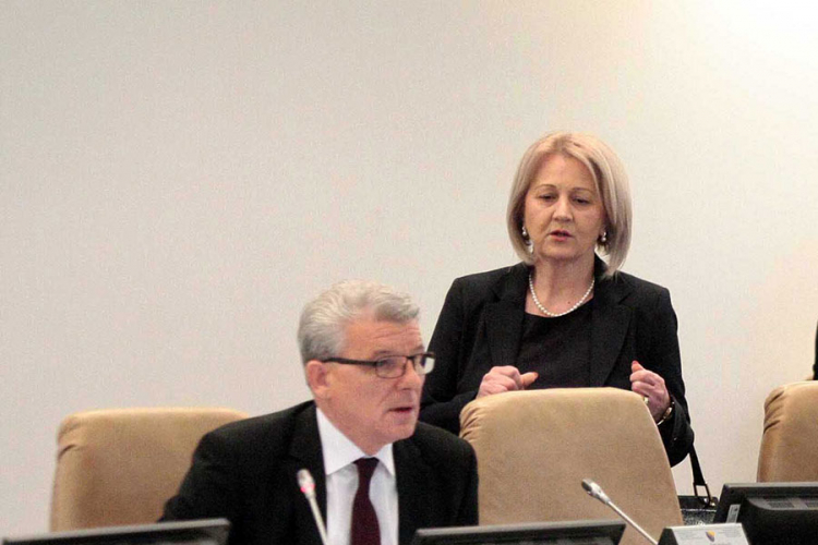 Zahtjevi za smjenu uvode u novu krizu