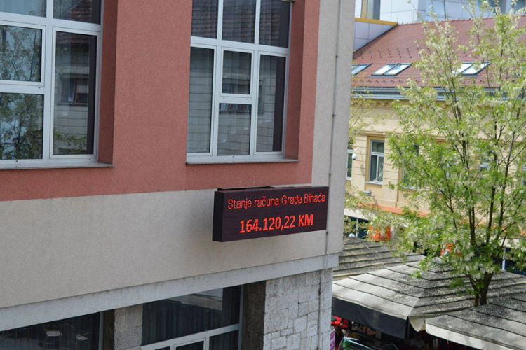 Postavljen brojač budžetskog novca na zgradi Gradske uprave u Bihaću
