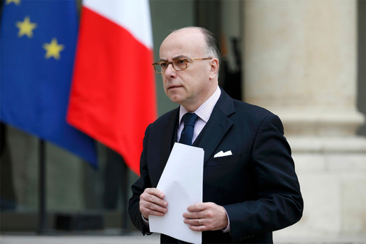 Francuski premijer Kaznev zvanično podnio ostavku