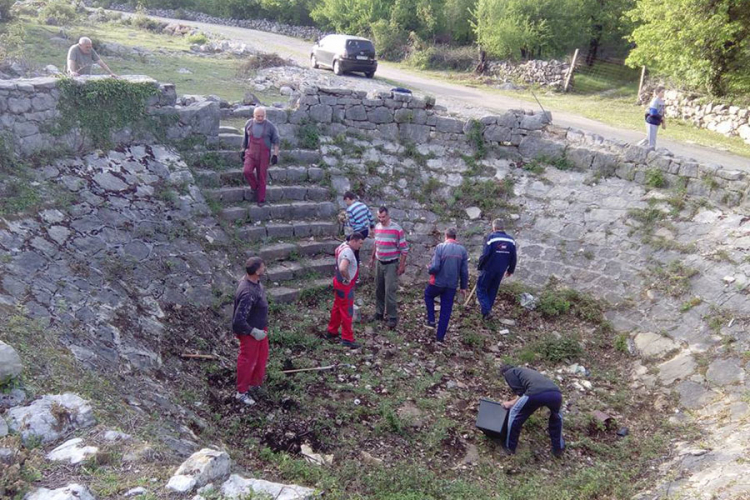 Mještani obnavljaju staro pojilo u selu Necvijeće 