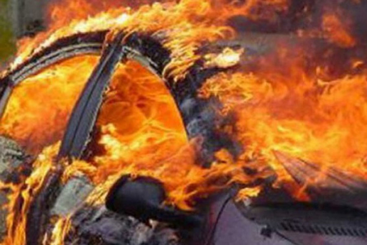 Izgorio mercedes u Sarajevu