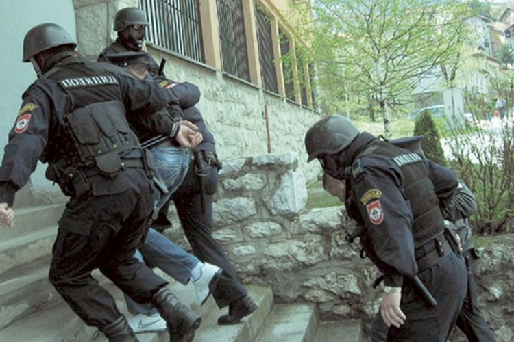 Uhapšen na granici zbog silovanja hostese u Gradišci

