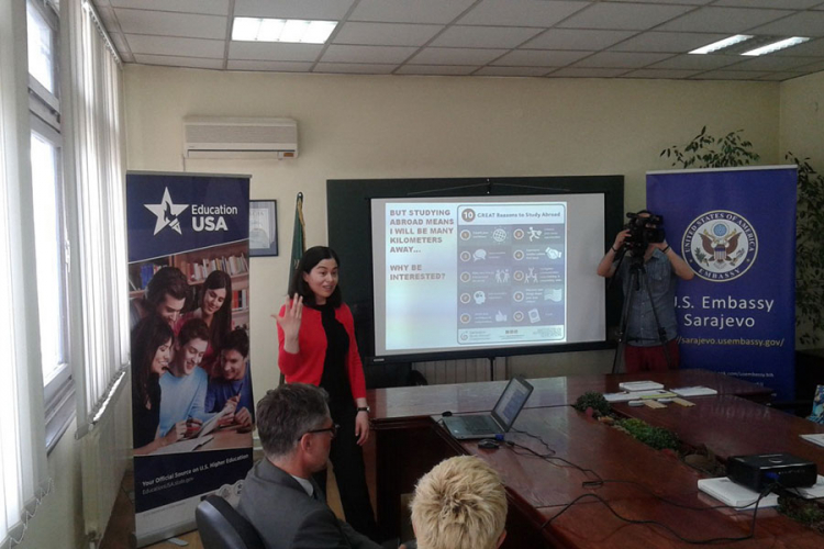 Ambasada SAD prezentovala programe stipendija