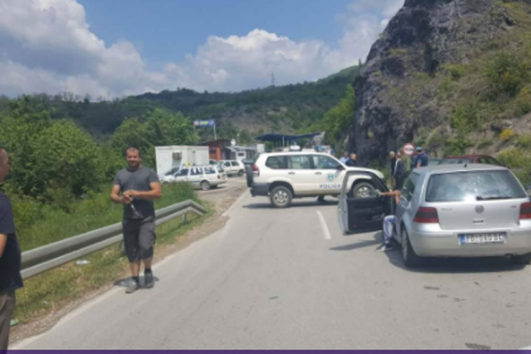 Pokušaj pljačke blindiranog vozila sa novcem: Razbojnici pucali na policiju, potjera u toku