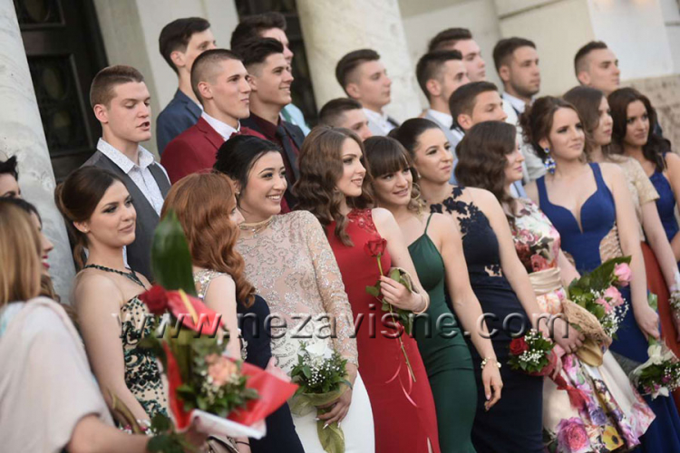 Maturanti Medicinske škole otvorili sezonu matura
