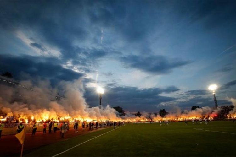 Partizan "petardom" do 27. titule