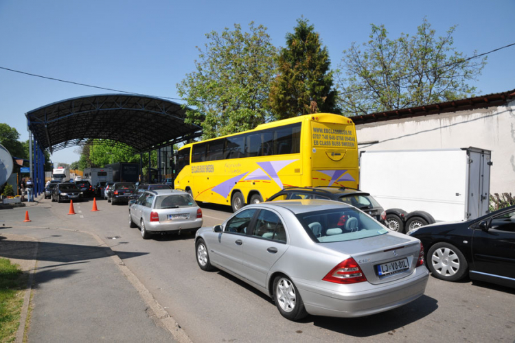 Nelegalni prevoznici voze i preko granice