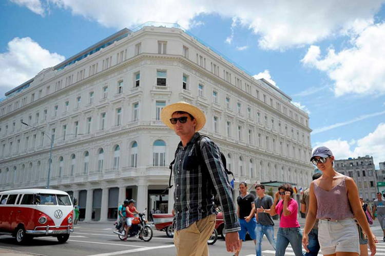 U zemlji u kojoj je plata 30 dolara otvoren prvi luksuzni hotel
