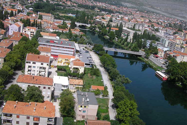 Pola razreda Medicinske škole u Trebinju oslobođeno maturskog ispita