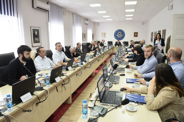 Senat nije mjesto za raspravu o Darvinu