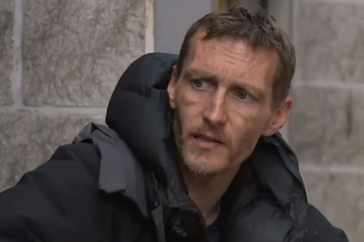 Heroj beskućnik sa ulica Mančestera dobija zasluženu nagradu

