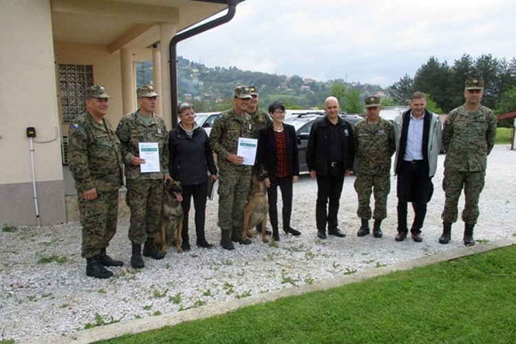 Norvežani OS BiH poklonili dva psa za traženje mina
