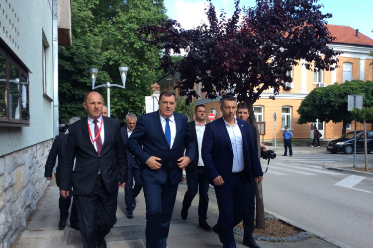 Dodik: Zar treba da se pomirimo s tim da živimo u propaloj državi?