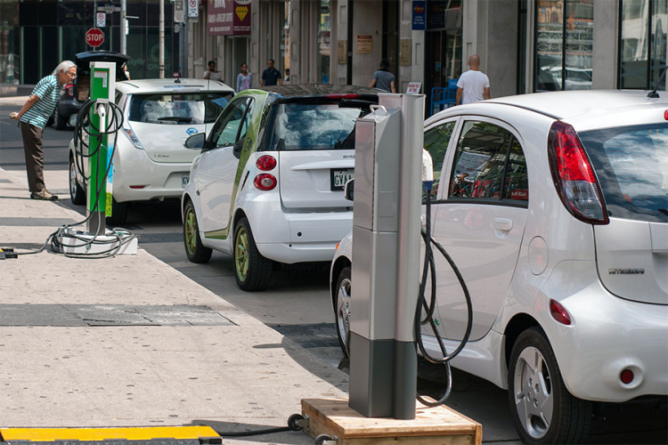 Bloomberg: Električni automobili jeftiniji od "tradicionalnih" 2025.