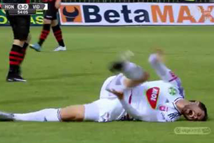 Kad Danko Lazović glumi povredu