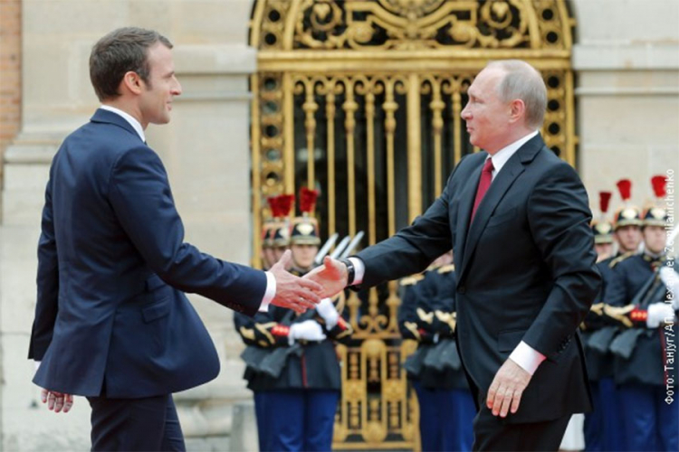 Putin stigao u Francusku, prvi sastanak sa Makronom