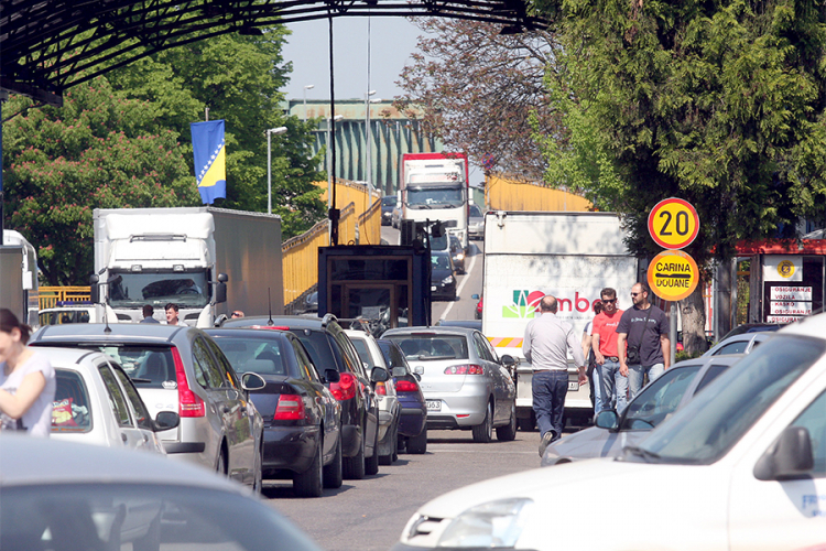 Čak ni sendvič s mesom ne može preko granice