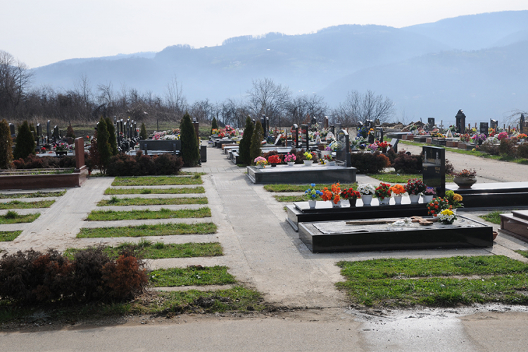 Po­li­ci­ja uhap­si­la dvo­ji­cu Banjalučana, krali gorivo na groblju