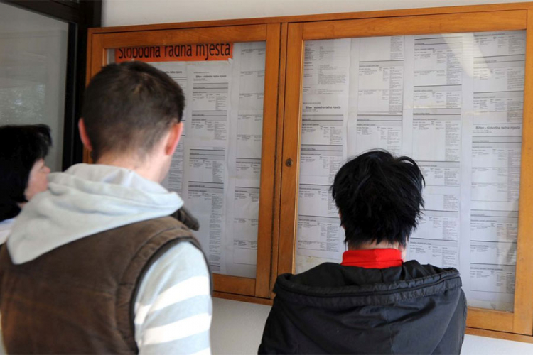 U aprilu posao tražilo 495.405 lica u BiH
