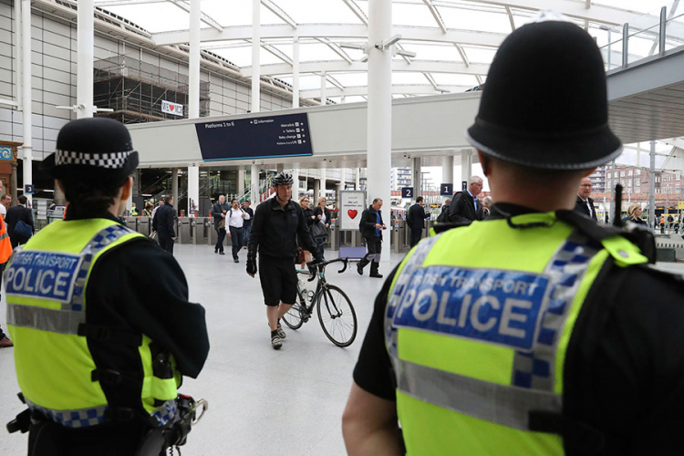 Britanska policija pretražuje lokacije u Mančesteru