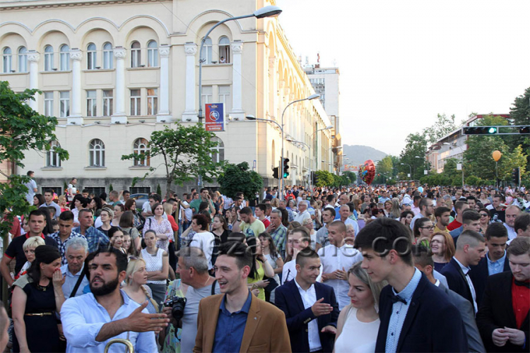 Maturanti Građevinske škole uz zvuke trubača ispratili srednjoškolske dane