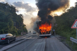 Zapalio se autobus pun putnika na Vlašiću