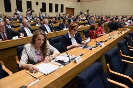 Većina brani Vladu, opozicija joj osporava legitimitet