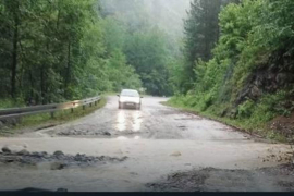 Jako nevrijeme pogodilo Tuzlu i Zavidoviće, odroni prijete vozačima