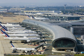 Evakuisan aerodrom u Parizu zbog sumnjivog paketa