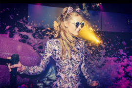 Paris Hilton postala brineta