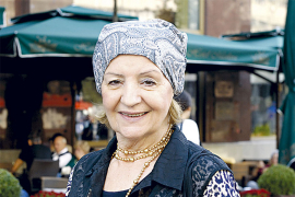 Lepa Lukić pala na pijaci i završila u Urgentnom centru