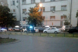 U taksiju upucan dvadesetdvogodišnjak, blokirana ulica u centru Novog ...
